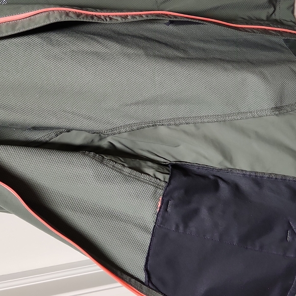 Columbia Hooded Full zip Women's M light weight jacket - Picture 9 of 14